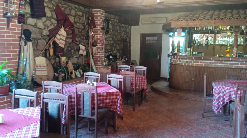 Restaurace v ubytování Семеен хотел НАЦИОНАЛ