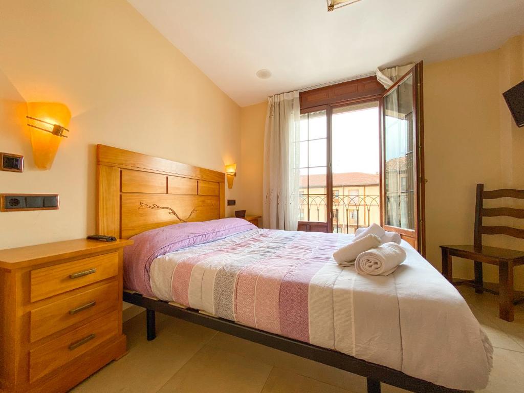 Hostal Restaurante Ainoa - Double Room With Balcony