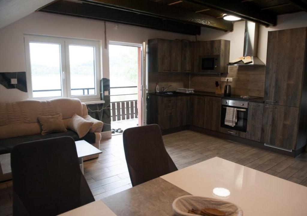 Kuchyň nebo kuchyňský kout v ubytování Apartmány u Dlouhána