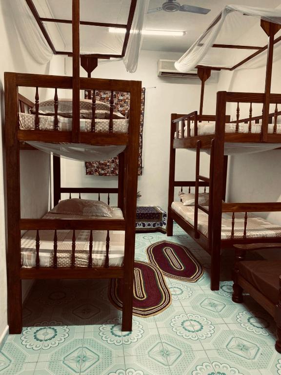 Postel nebo postele na pokoji v ubytování Sanaa Hostel