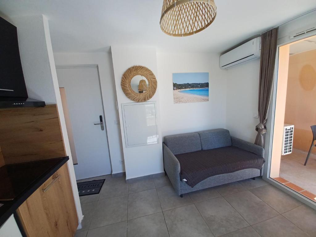 Posedenie v ubytovaní Apt 91, T2 à LECCI avec piscines, proche plage
