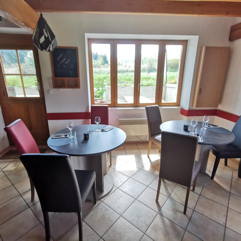 Fotografie z fotogalerie ubytování Auberge du Précontent v destinaci Arfeuilles