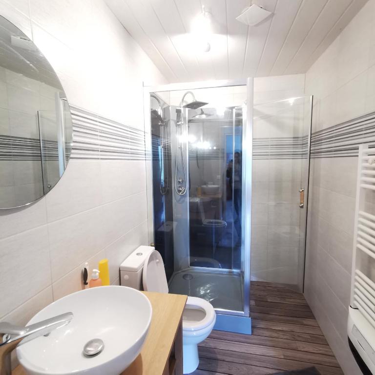 Koupelna v ubytování Auberge du Précontent