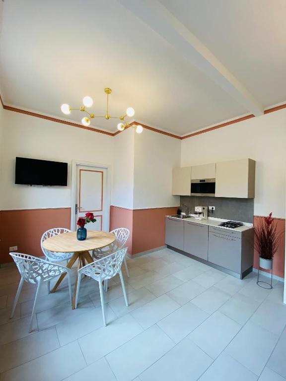 Kuchyňa alebo kuchynka v ubytovaní Blom apartments