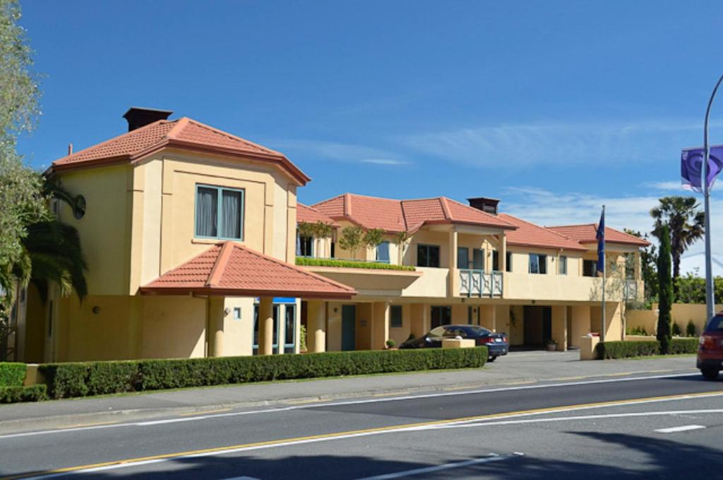 a house on the side of a street at Tuscany Gardens Motor Lodge in Nelson