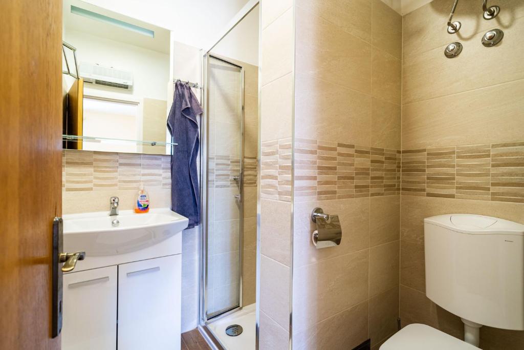 Rooms and Apartment Nike - 17