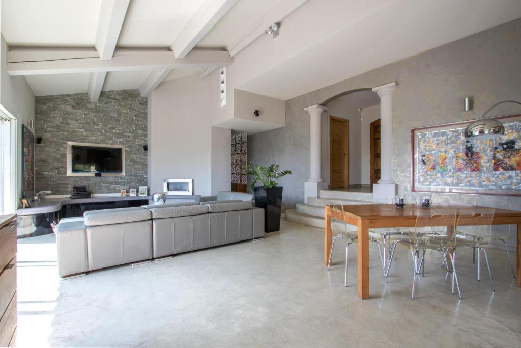 Zdjęcie z galerii obiektu Villa luxe cote d’azur w mieście Solliès-Ville