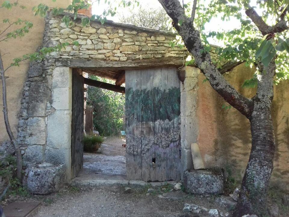 Fotografie z fotogalerie ubytování Le Jas des aiguiers v destinaci Saint-Saturnin-dʼApt