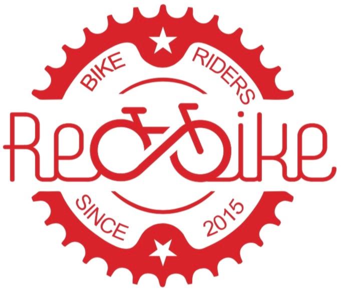 czerwone logo sklepu muzycznego Redriderrider w obiekcie Red Bike Apart's w mieście Opole