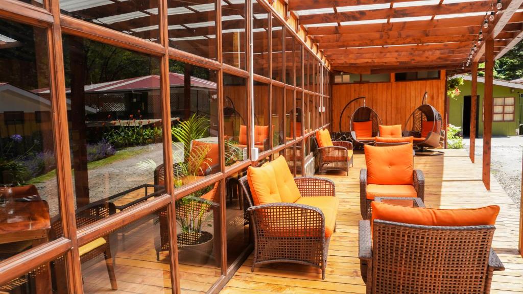 Posezení v ubytování Hotel de Montaña Suria
