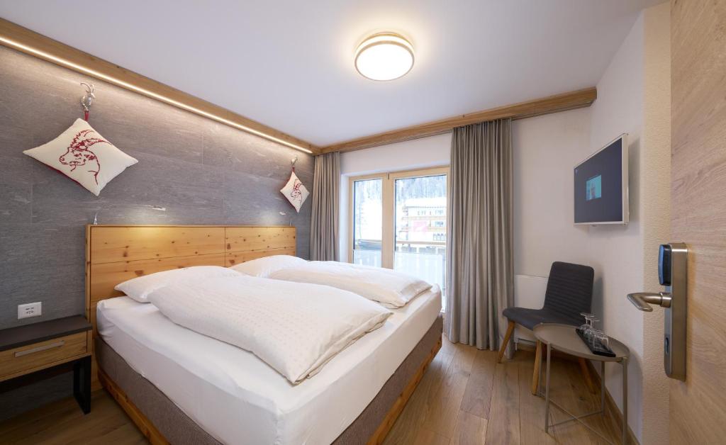 Postel nebo postele na pokoji v ubytování Aparthotel Grischuna