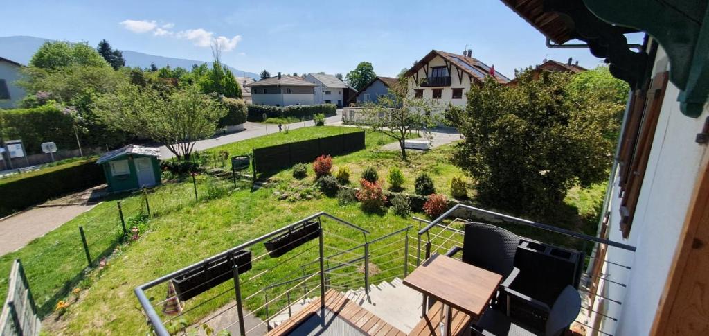 Vonkajšia záhrada v ubytovaní Duplex proche de Genève et du lac léman