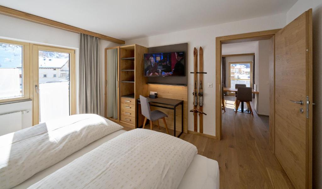 Postel nebo postele na pokoji v ubytování Aparthotel Grischuna