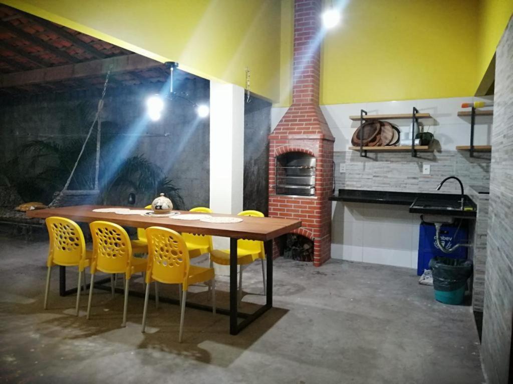 Kuchyň nebo kuchyňský kout v ubytování CASA TEMPORADA BARREIRINHAS Yellow 2