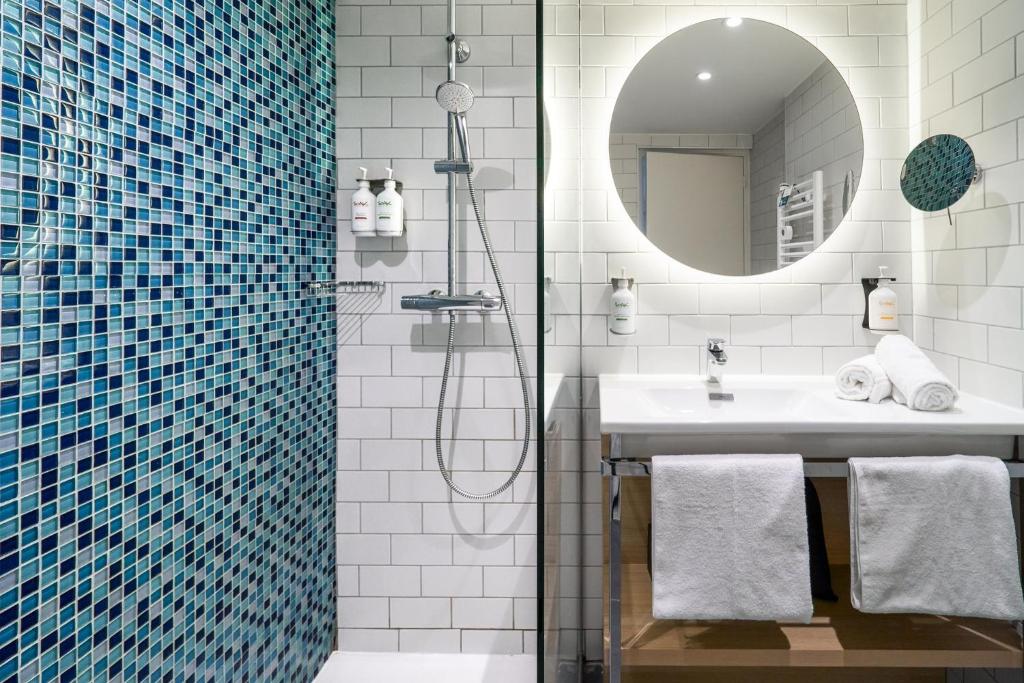 Ванная комната в Holiday Inn Perpignan by IHG