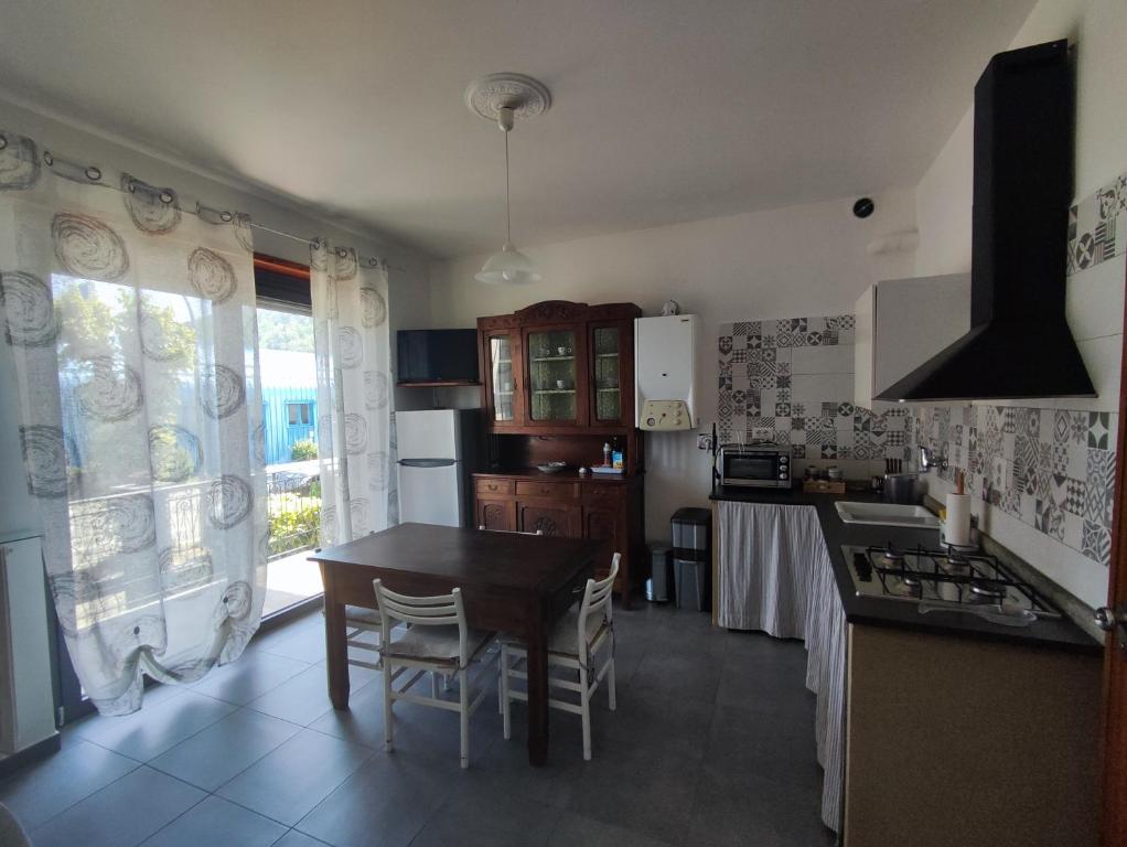 Kuchyň nebo kuchyňský kout v ubytování Stone Way Apartment