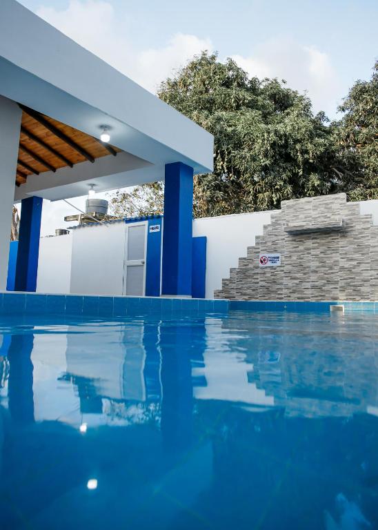 Bazén v ubytování Cabaña Perla Azul nebo v jeho okolí