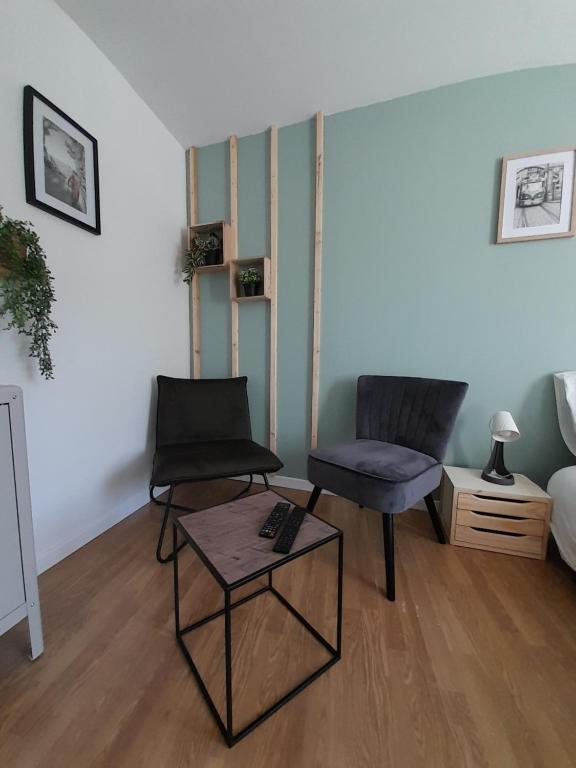 Televízia a/alebo spoločenská miestnosť v ubytovaní Manifique T1 centre ville Saint-Leu 2 pers WIFI