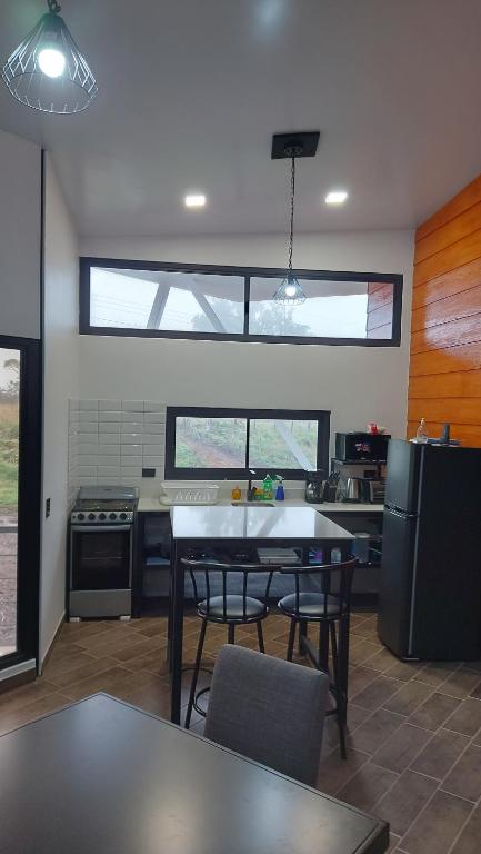 Kuchyň nebo kuchyňský kout v ubytování Casa de montaña Arisa