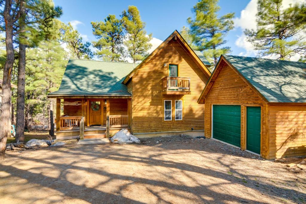 Rustic Pagosa Springs Cabin with Hot Tub and Game Room, Pagosa Springs