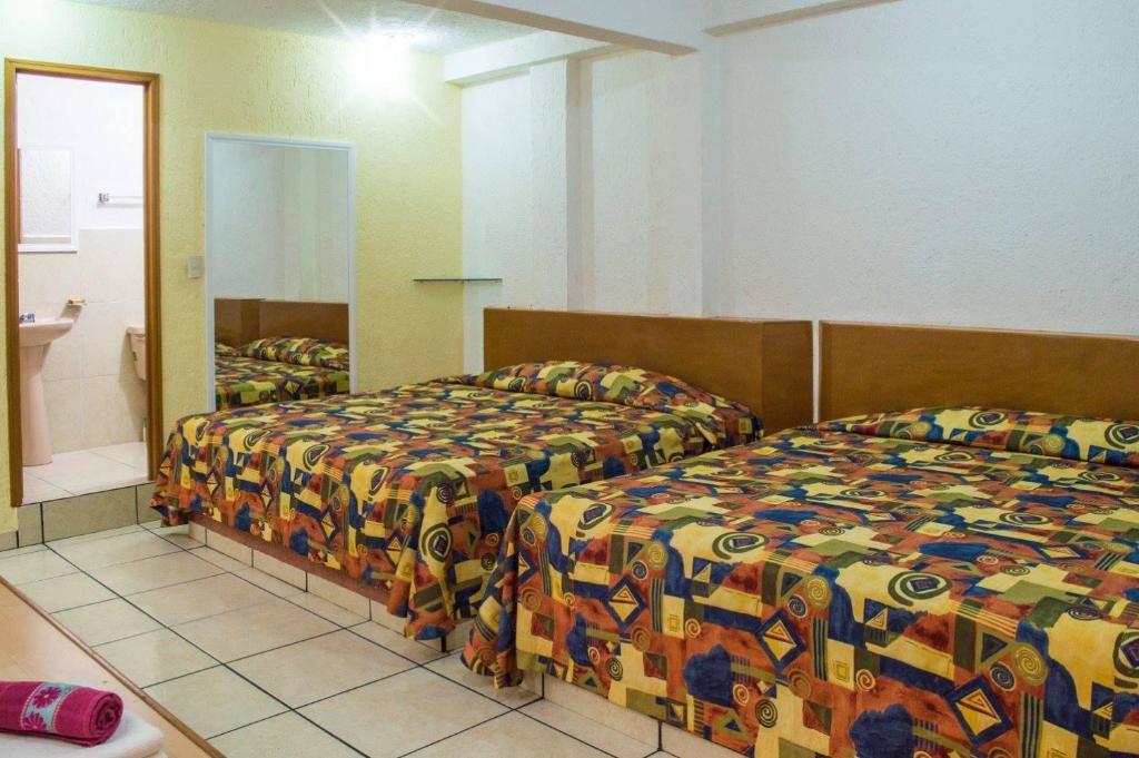 Postel nebo postele na pokoji v ubytování Hotel Jorges Morelia