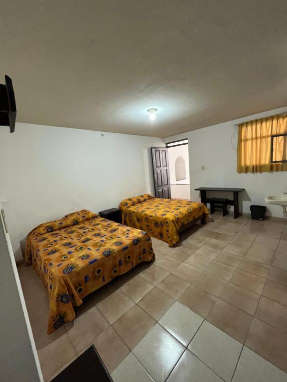 Postel nebo postele na pokoji v ubytování Hotel Jorges Morelia