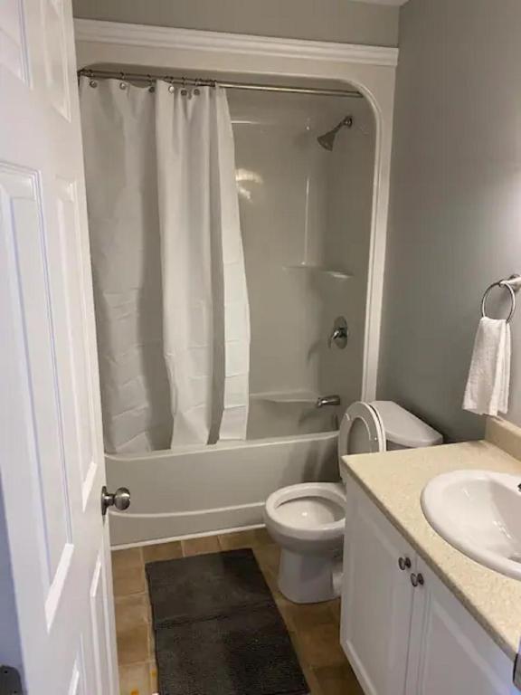 Koupelna v ubytování Kingston Comfort Suites - Unit 2