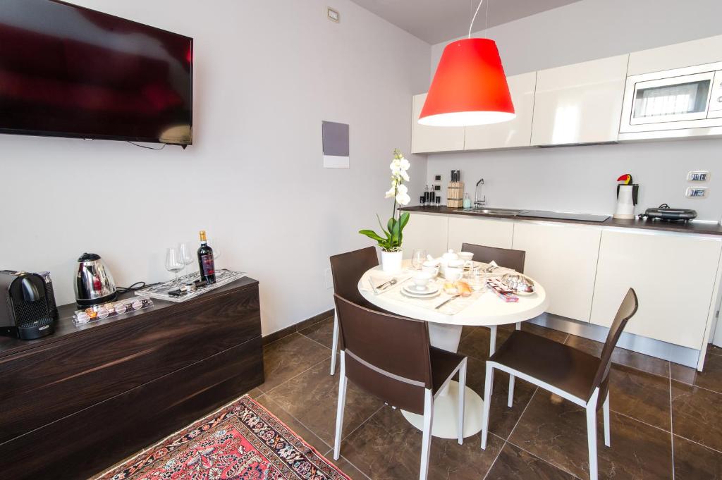 A kitchen or kitchenette at Italianflat - Arena di Verona Apartments
