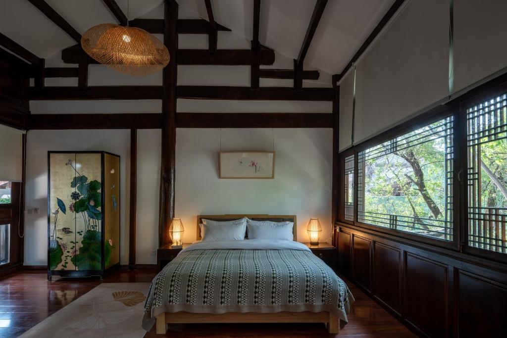 Postel nebo postele na pokoji v ubytování Jun Bo Xuan Boutique Hotel