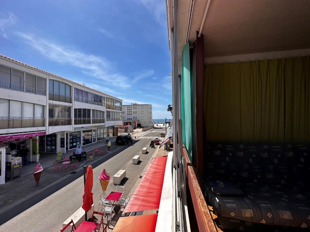Balkón nebo terasa v ubytování Studio rénové près de la plage avec Wi-Fi et animaux admis - FR-1-540-259