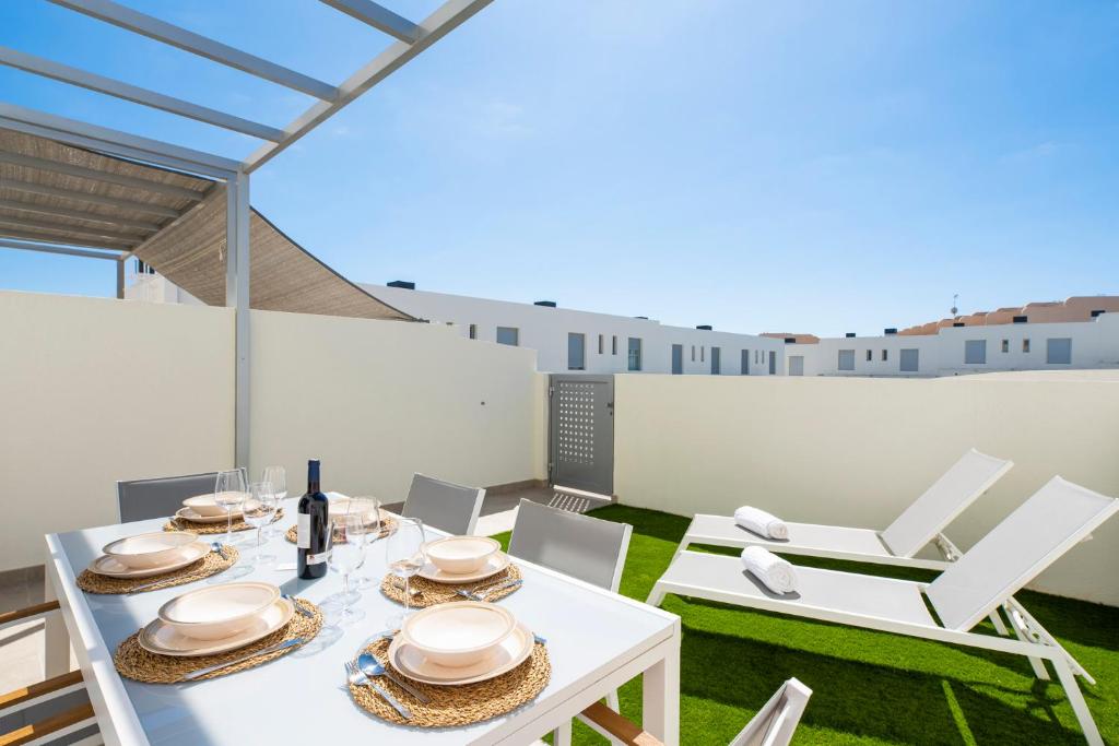 Balkón nebo terasa v ubytování MEDANO4YOU Beachwalk Holiday Home