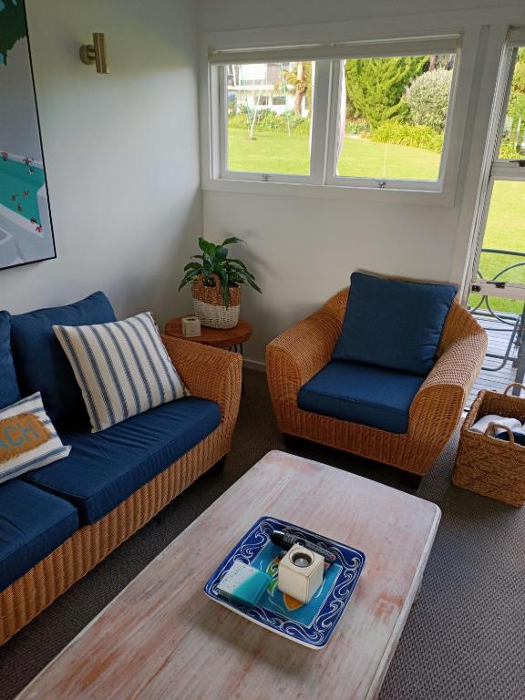 Posezení v ubytování Adorable Beach Unit Stanmore Bay