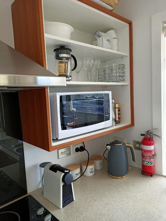 Kuchyň nebo kuchyňský kout v ubytování Adorable Beach Unit Stanmore Bay