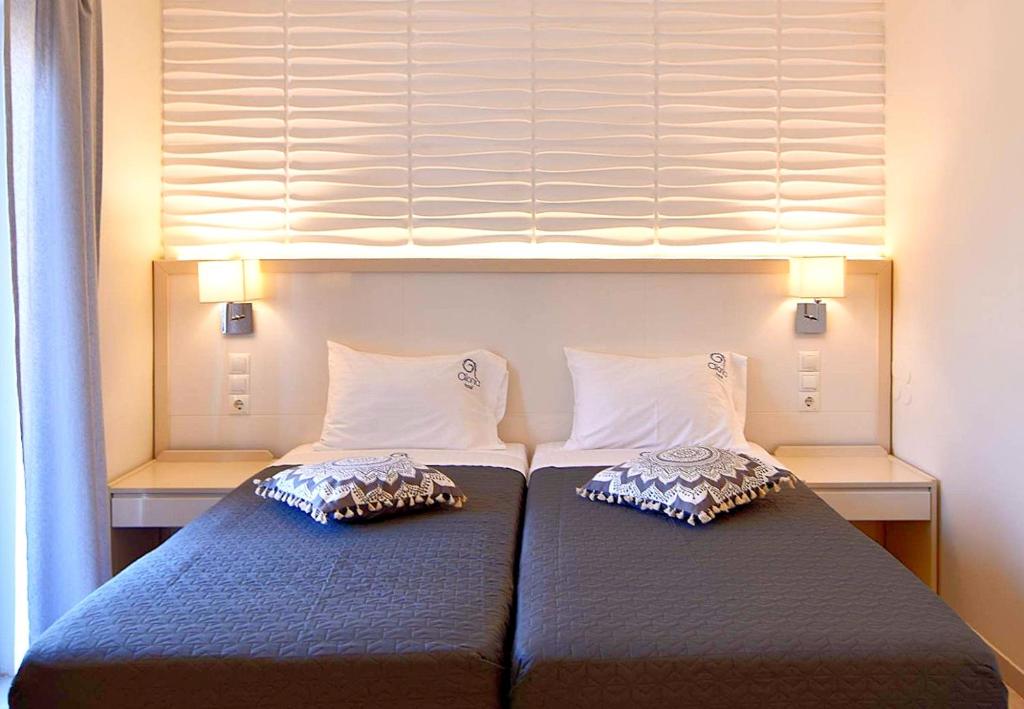 Postel nebo postele na pokoji v ubytování Alonia Hotel