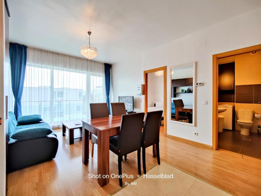 Kuchyň nebo kuchyňský kout v ubytování Red Hotel Accommodation