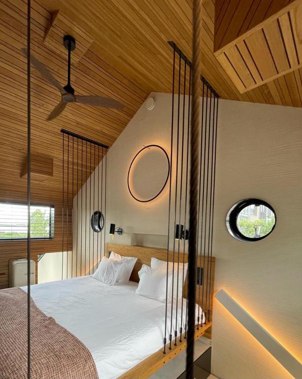 Postel nebo postele na pokoji v ubytování vondice hotel