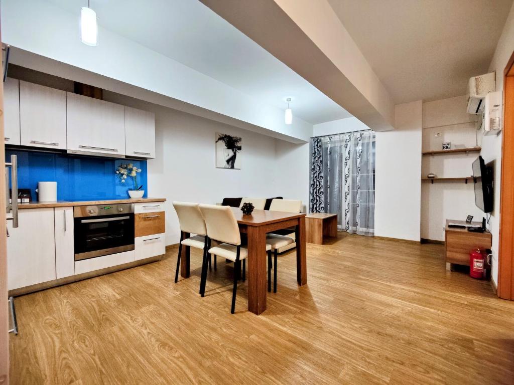Kuchyň nebo kuchyňský kout v ubytování Red Hotel Accommodation