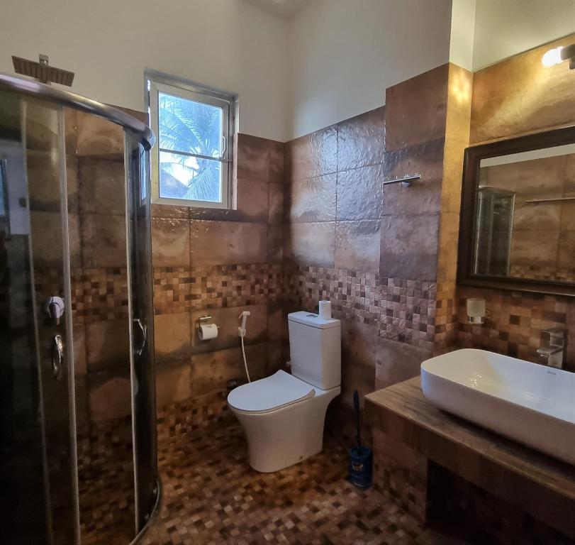 Koupelna v ubytování Dhammika Beach Palace