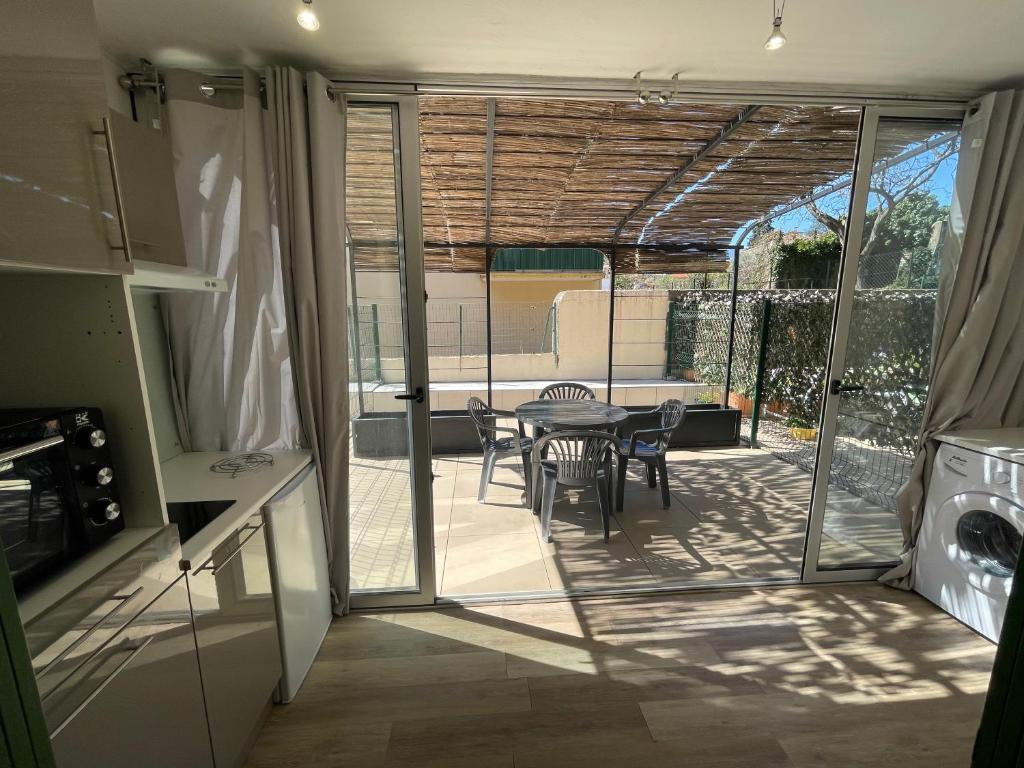 Fotografia z galérie ubytovania Appartement avec belle terrasse,ascenseur,parking v destinácii Amélie-les-Bains-Palalda