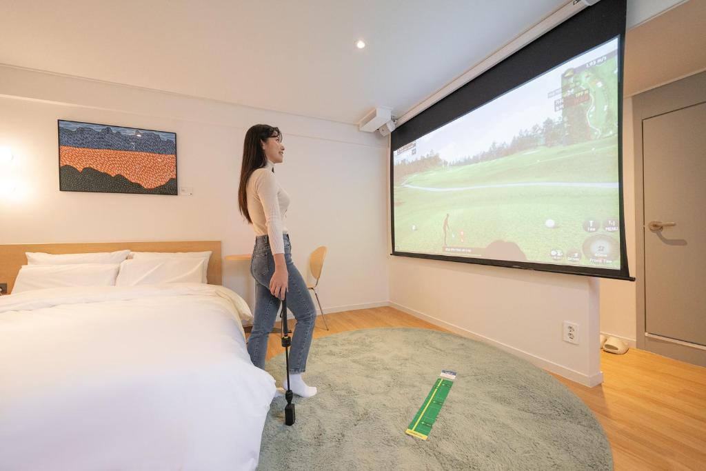 TV a/nebo společenská místnost v ubytování Aank Hotel Guri