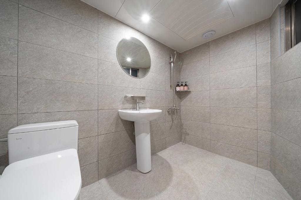 Koupelna v ubytování Aank Hotel Guri