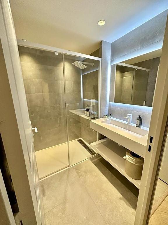 Kúpeľňa v ubytovaní CAM0 - appartement 2 chambres en rez-de-terrasse