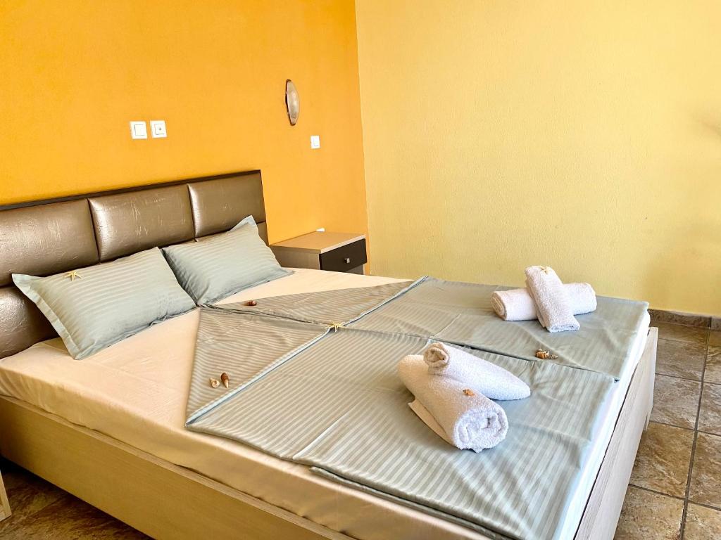 Postel nebo postele na pokoji v ubytování JASMINE STUDIOS POTOS