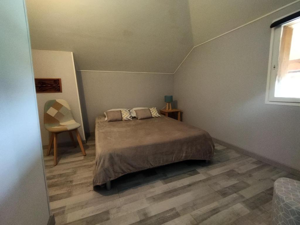 Poste&#x13E; alebo postele v izbe v ubytovan&iacute; Les Fortelles