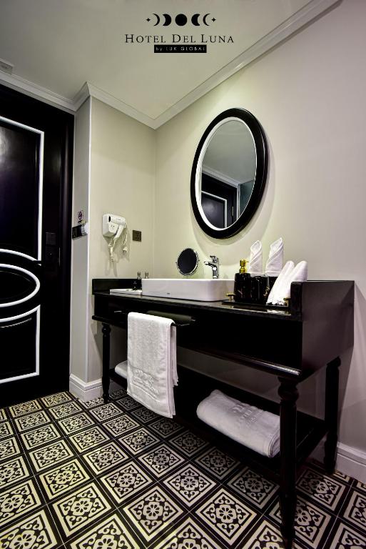 Phòng Deluxe 2 Giường Đơn có Ban công và Nhìn ra Thành phố