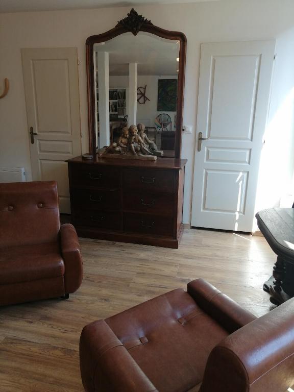 Posedenie v ubytovaní logement entier spacieux et confortable à 1 h de Paris