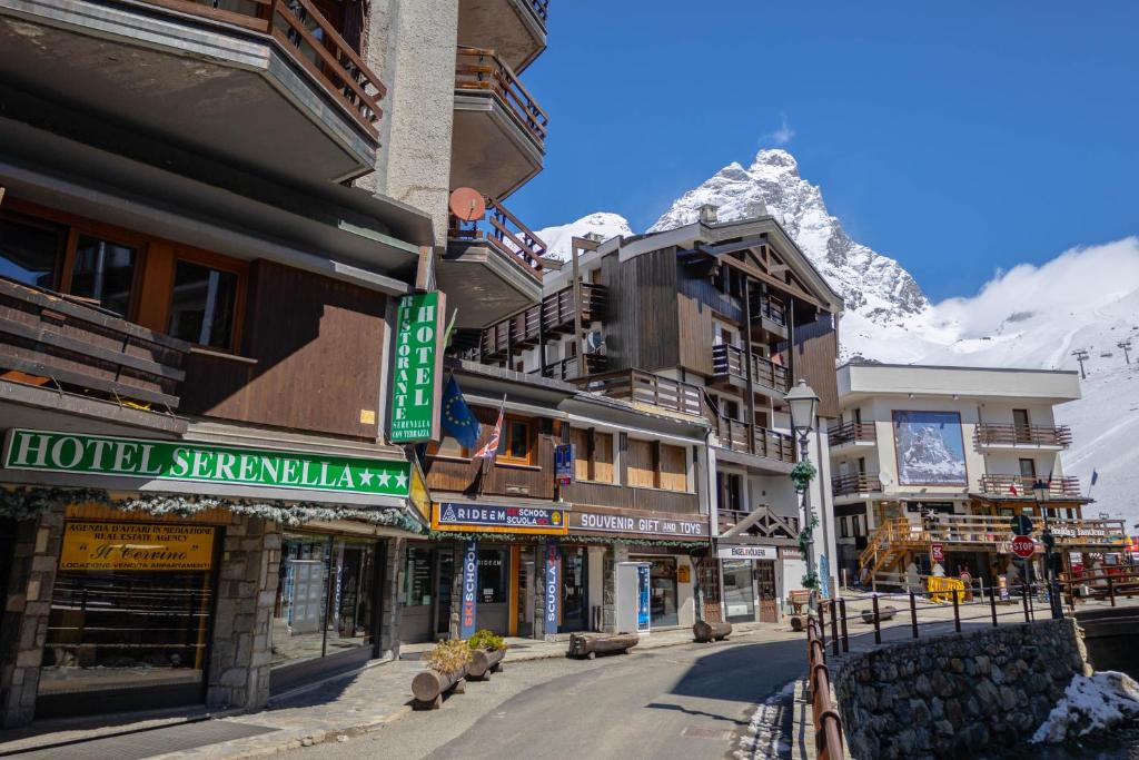 a street in a mountain town with buildings at Hotel & Ristorante Serenella in Breuil-Cervinia