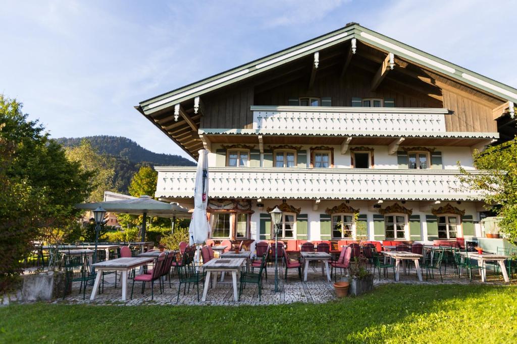 Nespecifikovaný výhled na hory nebo výhled na hory při pohledu z hotelu