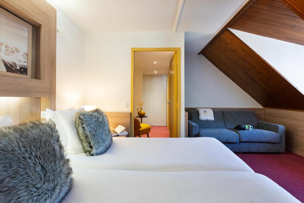 Postel nebo postele na pokoji v ubytování SOWELL HOTELS Mont Blanc et SPA