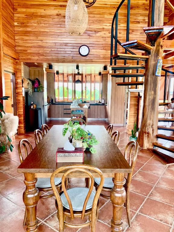 Fotografie z fotogalerie ubytování Rang Robin Farmstay with swimming pool v destinaci Ban Wang Muang